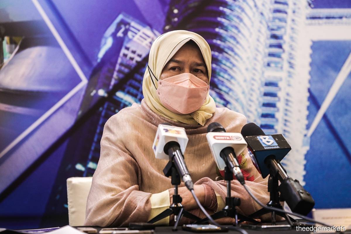 Commenting on the entry of plantation sector workers, Zuraida says so far, 46,000 applications for the entry of plantation workers have been received. (Photo by Zahid Izzani Mohd Said/The Edge)
